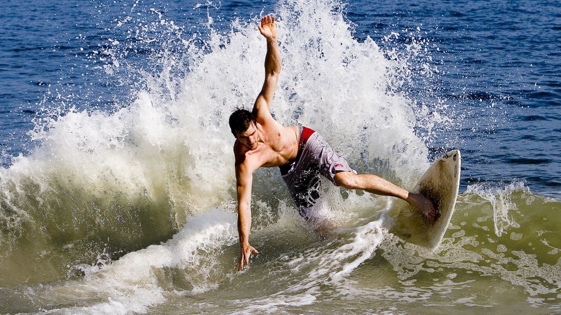 爱游戏大厅-篮球进校园成果展举行展示青少年技能进步与团队精神，篮球专项展示